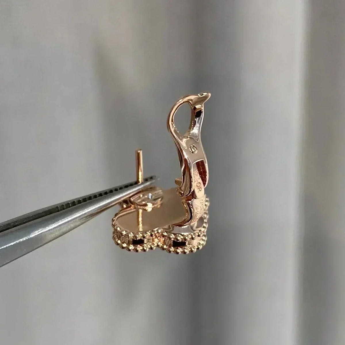 [⭐Shinejoy]CLOVER MEDIUM 1 MOTIFS  PINK MOP DIAMOND EARRINGS