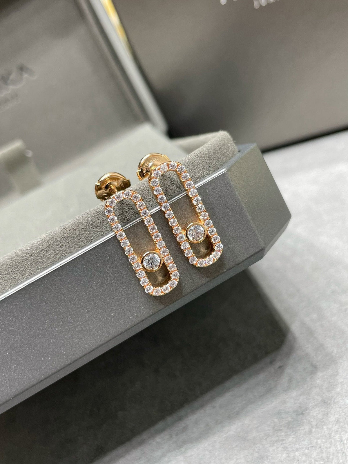 [⭐Shinejoy]MOVE UNO STUD DIAMOND PAVED EARRINGS