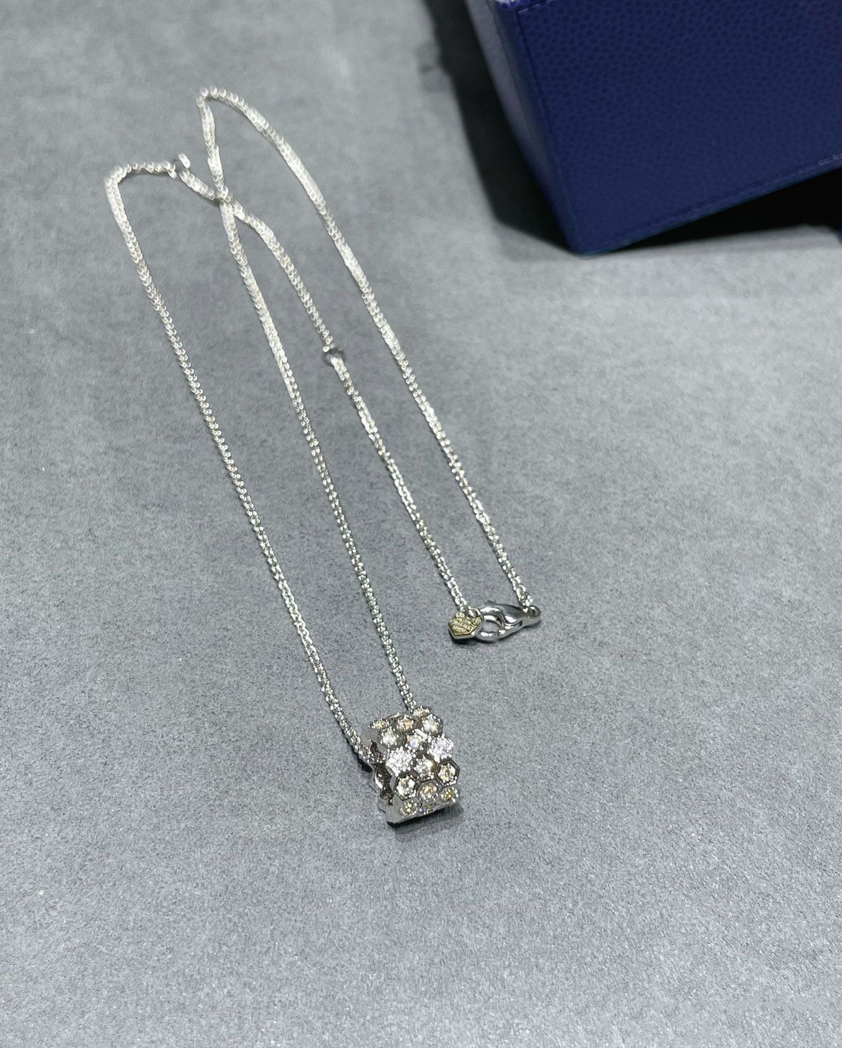 [⭐Shinejoy]BEE LOVE DIAMOND PAVED 3 ROW NECKLACE