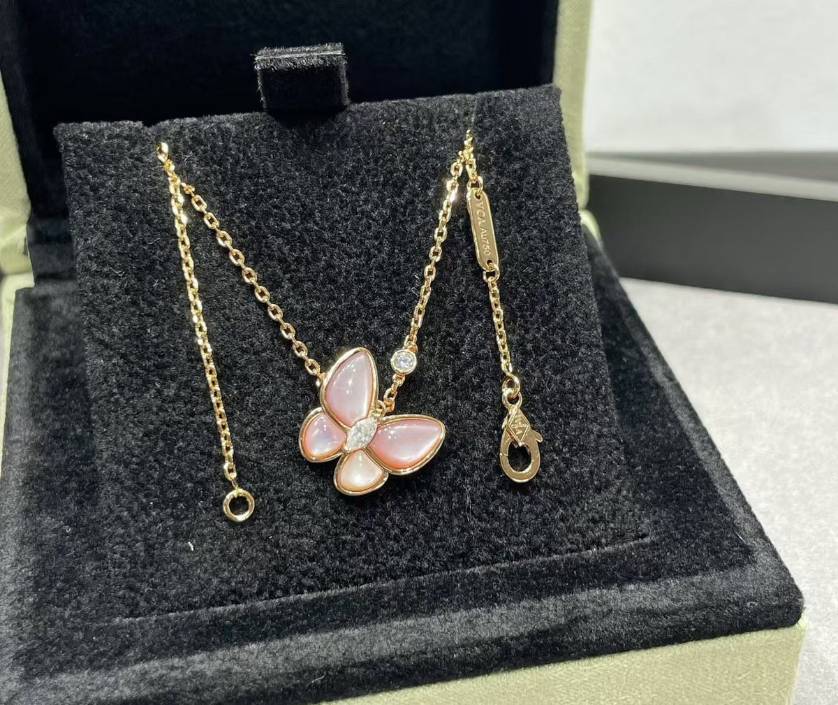 [⭐Shinejoy]BUTTERFLY PINK MOTHER-OF-PEARL DIAMOND NECKLACE