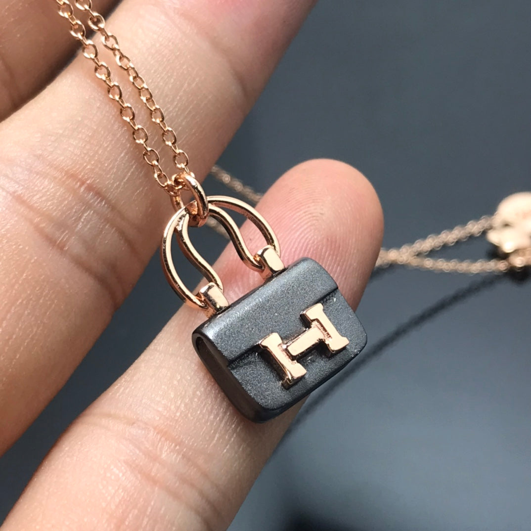 [⭐Shinejoy]WOMEN'S HM AMULETTES CONSTANCE PENDANT NECKLACE