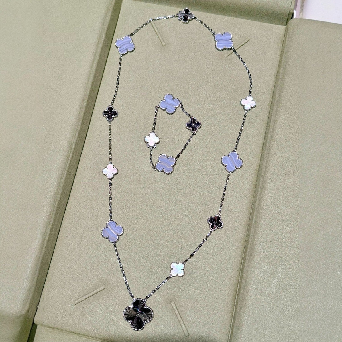 [⭐Shinejoy]DETACHABLE CLOVER 15(11+4) FLOWER SILVER NECKLACE SET